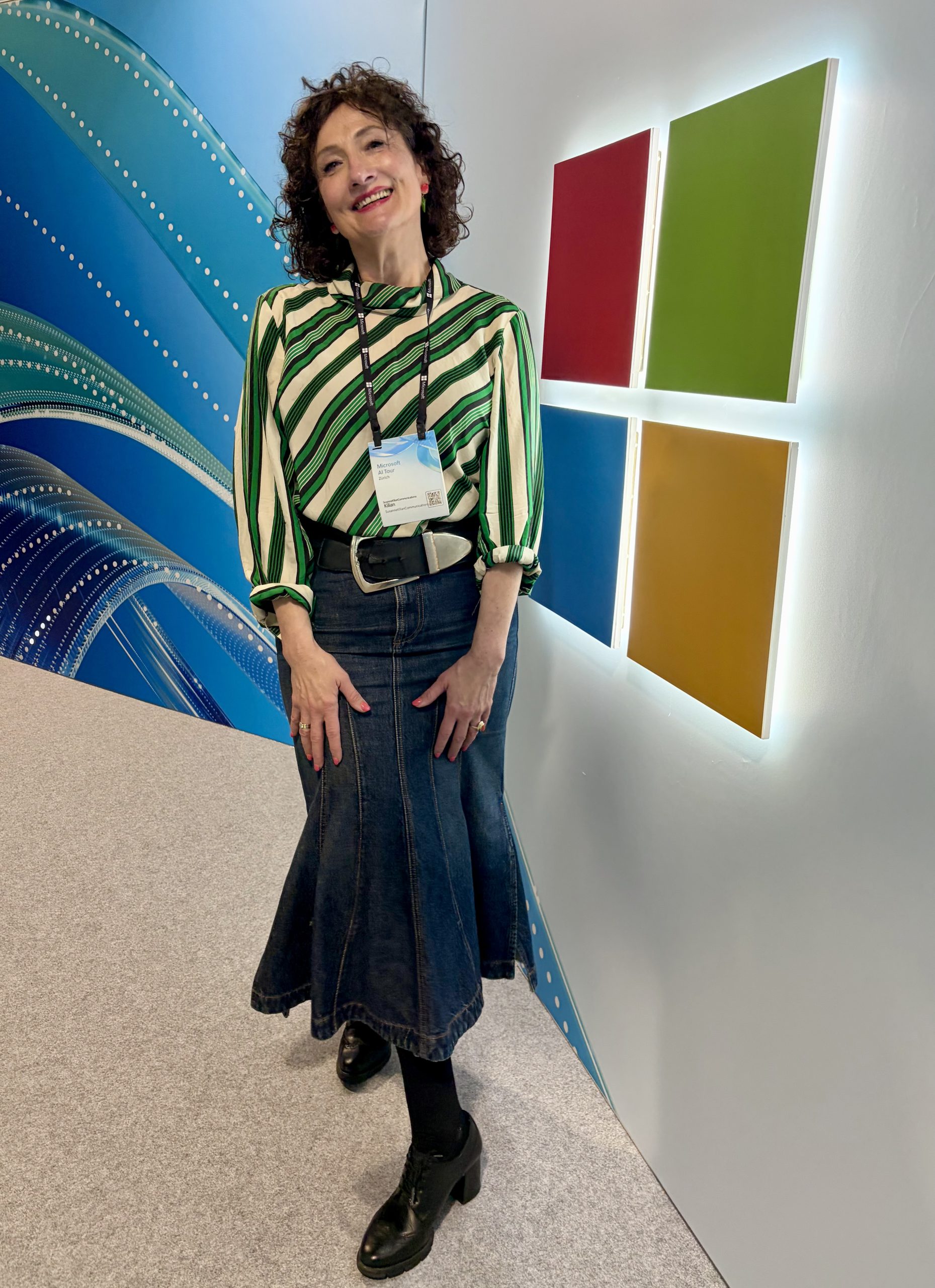Susanne Kilian moderating a panel